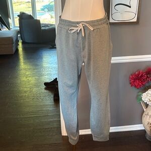 Women’s Like New Vuori Performance Jogger Size L